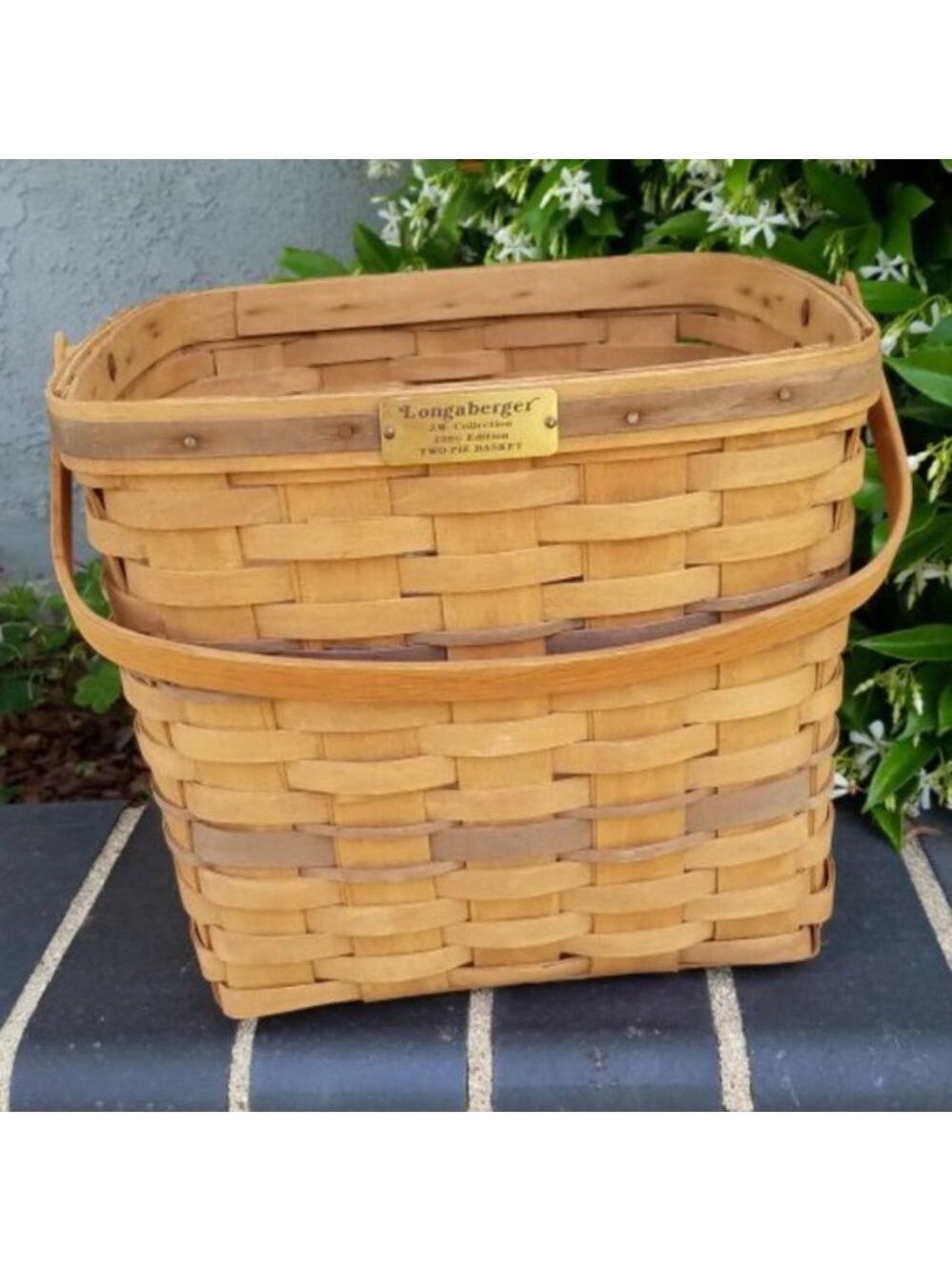 Signed Longaberger J.W. Collection TWO-PIE BASKET - Picture 2 of 5